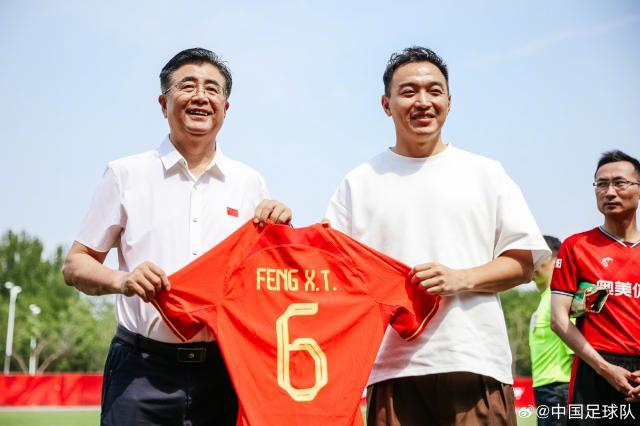 开云在线-结束21年职业球员生涯！前国脚冯潇霆宣布退役