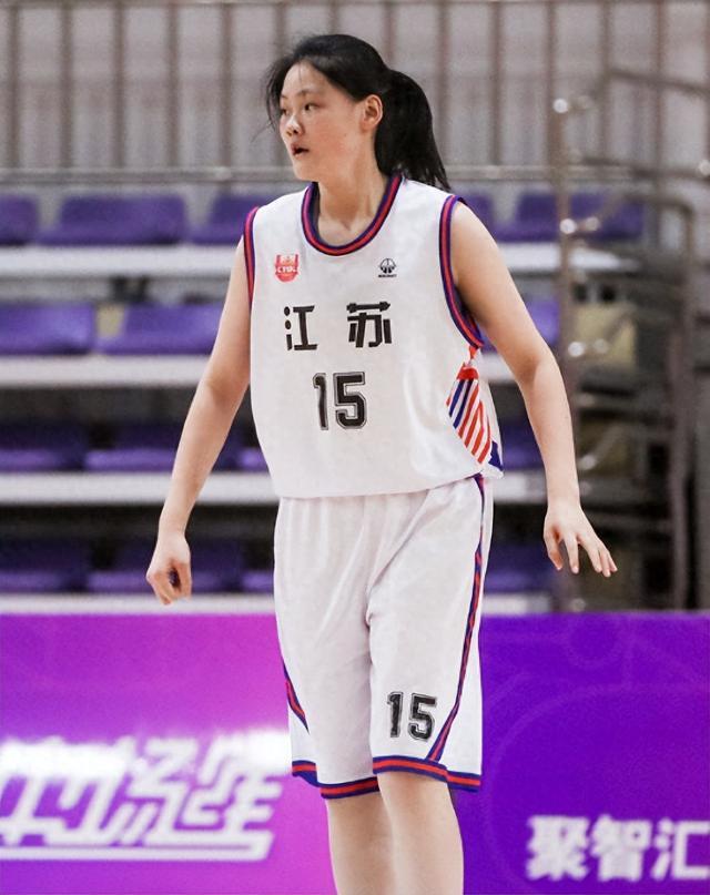 开云APP下载-抢李月汝妹妹先发席位！1.94米MVP明言将扛起内线 李导赞天赋喜人