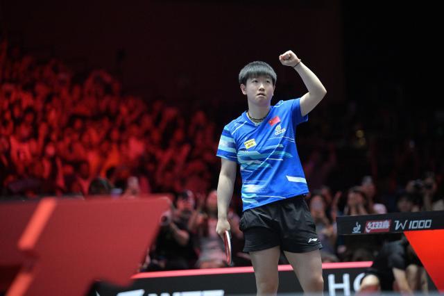 开云在线-孙颖莎新加坡强势夺冠 林诗栋三冠王解锁世界第一