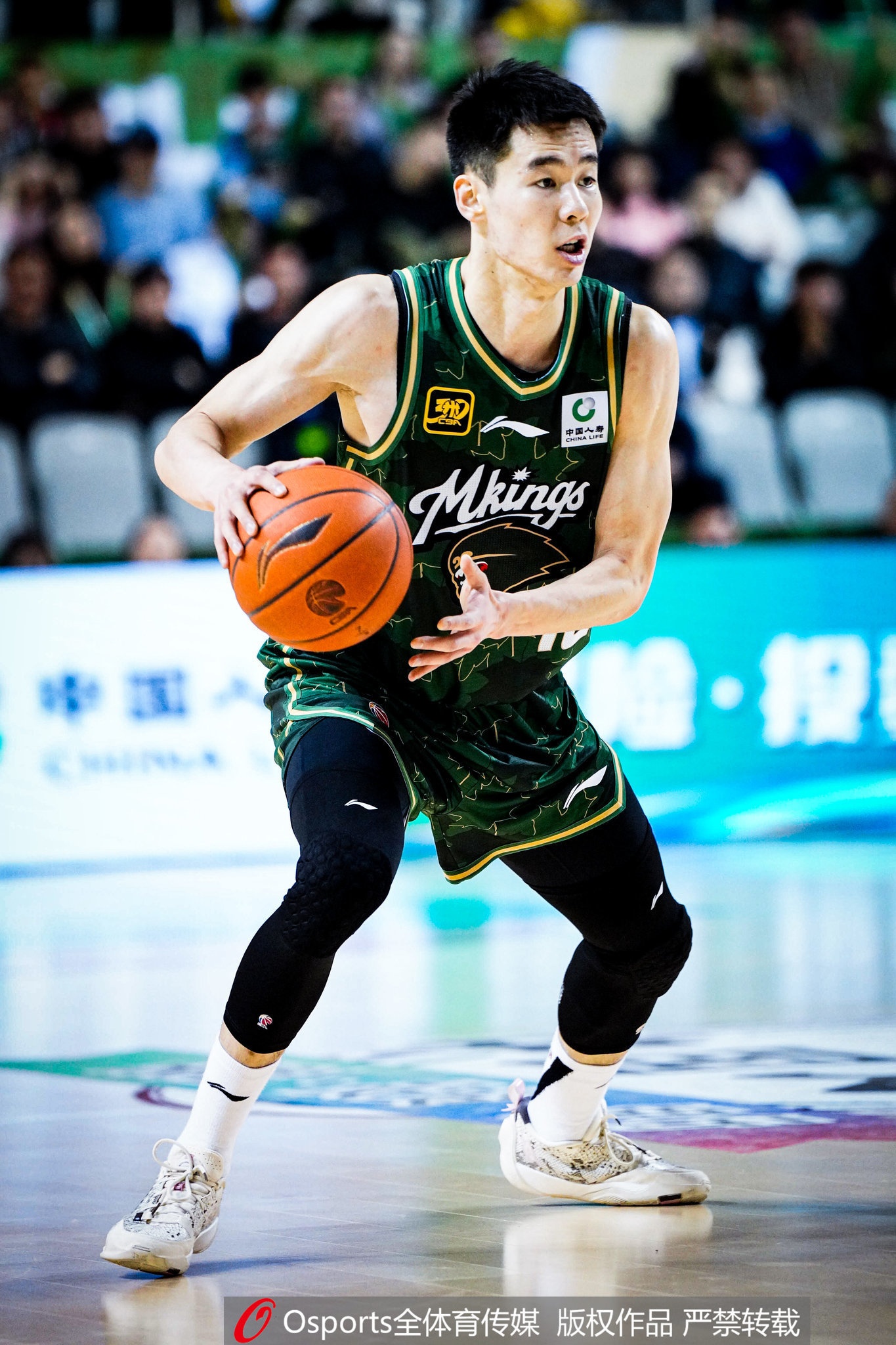 开云APP下载-不让打了吗？开局1分钟郭昊文&amp;赵柏清冲突 双双被换下再未上场