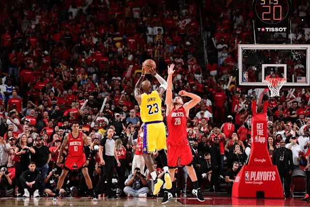 开云体育-美记：火箭系列赛3战比湖人多出手了61次，但仅领先过15分钟